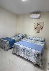 ESPAÇO PÉROLA GUANABARA, 70 Metros do Mar, 4 Suítes independentes COM AR, Área Gourmet Integrada com Piscina,Churrasqueira, 900 Metros de CASTELHANOS, ideal para FAMÍLIAS E AMIGOS