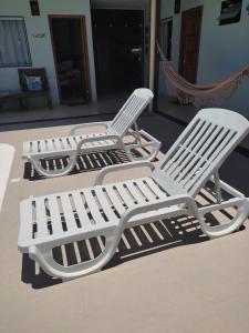 ESPAÇO PÉROLA GUANABARA, 70 Metros do Mar, 4 Suítes independentes COM AR, Área Gourmet Integrada com Piscina,Churrasqueira, 900 Metros de CASTELHANOS, ideal para FAMÍLIAS E AMIGOS