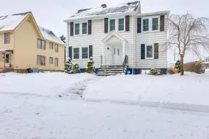 11 Mi to Dtwn Cleveland Family Home with Yard - Maple Heights