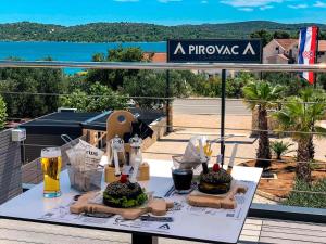 ANDESA Mobile Home Pirovac- Perfect vacation in a campsite with a pool, few steps from the sea!