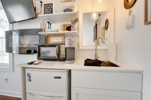 Walkable Studio on Historic Hammondsport Property!