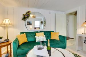 Walk to Eats Mtn-View Hammondsport Hideaway!