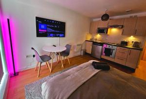 Modern studio apartment in Gunwharf