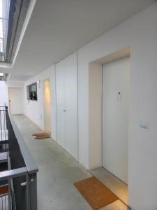 Spacious and modern 2-bed apartment with garage