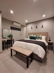 King size bed-NO loadshedding-Free Wi-Fi