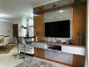 B254- Apto 3 quartos com 2 vagas de garagem Bombas