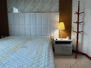 B254- Apto 3 quartos com 2 vagas de garagem Bombas