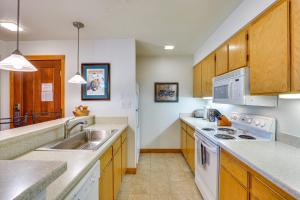 1 Mi to Keystone Ski Lift Lakefront 4-Season Gem