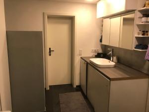 2 Zi Terrassen Wohnung Kamin Kingsize 2x2m Bett Garten