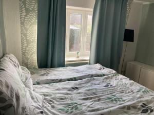 2 Zi Terrassen Wohnung Kamin Kingsize 2x2m Bett Garten