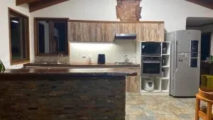 Hermosa y grande casa - Pichihuechui