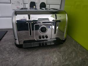 Modern 3BR Near Docks Free Parking Fast Wi-Fi