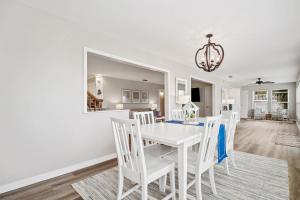 Spacious Audubon Home in Colony Cove w Water Views