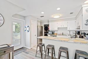 Spacious Audubon Home in Colony Cove w Water Views