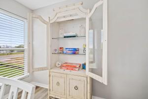 Spacious Audubon Home in Colony Cove w Water Views