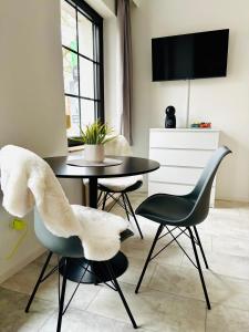 City Apartment Osnabrück -- inklusive Parkplatz & WiFi, vollausgestattete Küche mit Geschirrspüler -- Perfekt für Urlaub & Business