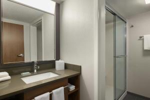 King Room with Sofa Bed room in Courtyard by Marriott Kokomo