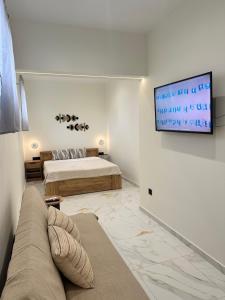 The Lux Den of Zante