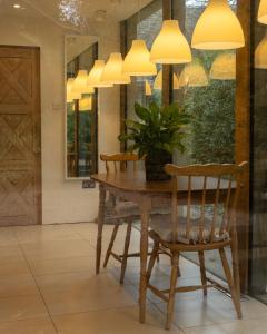 The Hideaway - A cosy retreat by the lakes