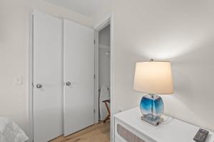 TreeHouse Lodge Walk to Beach Pet-Friendly 201