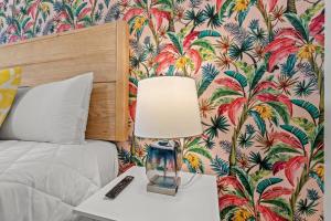 TreeHouse Lodge Walk to Beach Pet-Friendly 202