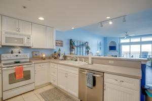 Walk to Main St Condo with Pool Access in Crisfield