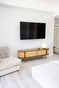 1 BDR Heated Pool- Fitness Center- 24 hr Gated