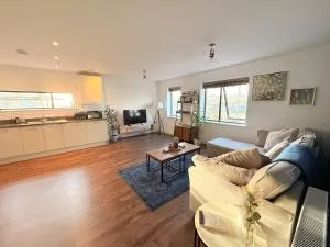 Modern Beachside Escape In Hythe - Westenhanger