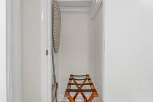 TreeHouse Lodge Walk to Beach Pet-Friendly 302