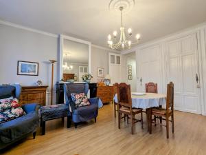 Appartements Grand appartement Place du marche : photos des chambres