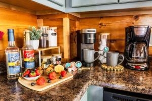 Family Haven by Dollywood - Hot Tub - Game Room