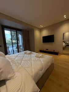 Luxury 3BR Apt Large Garden & Pool at Silverpalm