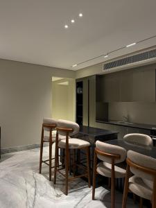 Luxury 3BR Apt Large Garden & Pool at Silverpalm