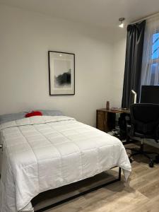 Charming 2-Bedroom Apartment with Garden Near Metro station & Canal Lachine