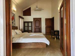 Luxury River front large 4 Bed serene villa Goa