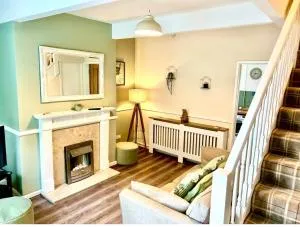 The Little Green Cosy Cottage - 贝里