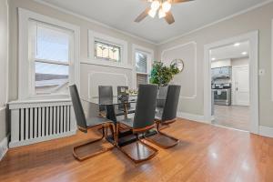 2-Story Stay with Game Lounge & Free Parking Spots - 5 mins to NYC Train