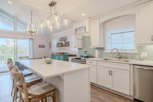 Coastal Oasis 4 Bed Home Steps To The Ocean - 4hvězdičkové hotely ve městě New Smyrna Beach