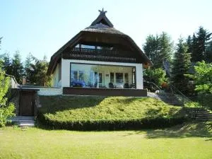 Lena's Cottage Comfortable holiday residence - Priepert