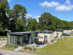 Sunrise with show kitchen on the IJsselmeer - 恩克赫伊曾