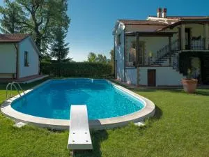 Cozy apartment in Serrapetrona - Borgiano