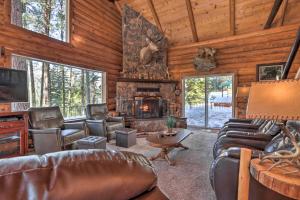 Cascade Cabin with Mountain View and River Access