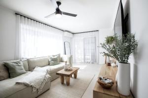 Coastal 2-Bed Apartment with Courtyard