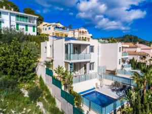 Stunning villa with private terrace