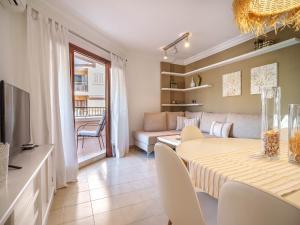 3 bedroom apartment, 150m from beach