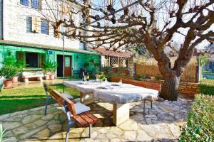 Apartments with parking space Umag - 23670