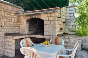 Apartments by the sea Grebastica, Sibenik - 23940