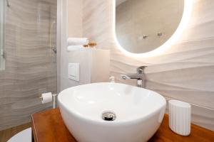 Apartments with parking space Trogir - 23977