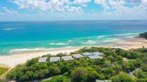 Waves 12 - Beachfront & Pool