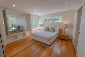 Waves 12 - Beachfront & Pool